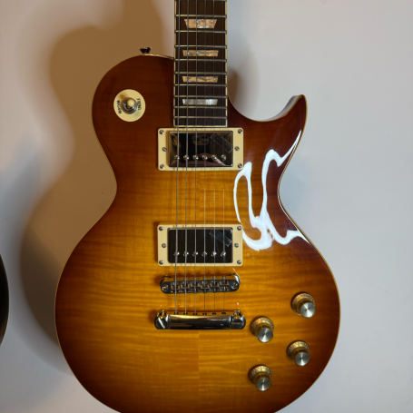 Les Paul with Remedy Pickups Peter Green Humbuckers Les Paul fitted with Remedy Pickups Peter Green–style humbuckers wired out of phase